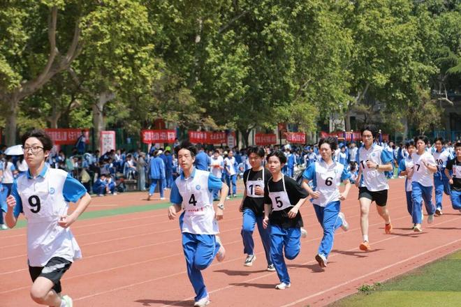 西安太白学校第八届体育节暨第28届田径运动会圆满网站落幕！(图3)